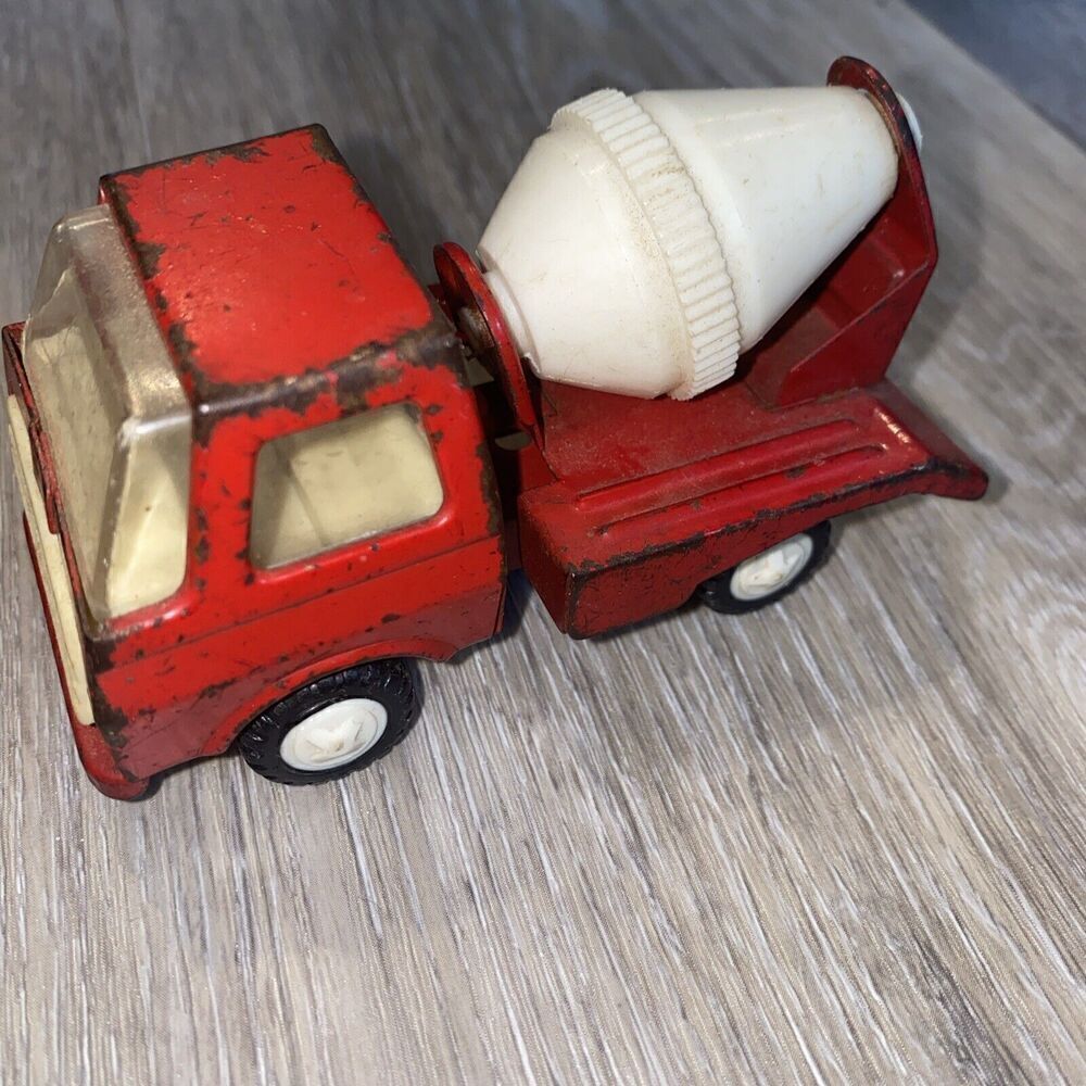 VINTAGE TOY TRUCK CAR METAL PLASTIC Red CONSTRUCTION CEMENT MIXER JAPAN